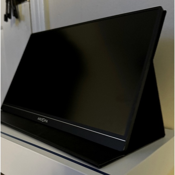 15.6" PORTABLE MONITOR W/ MAGNETIC SMART COVER - MATTE BLACK - Picture 2 of 4